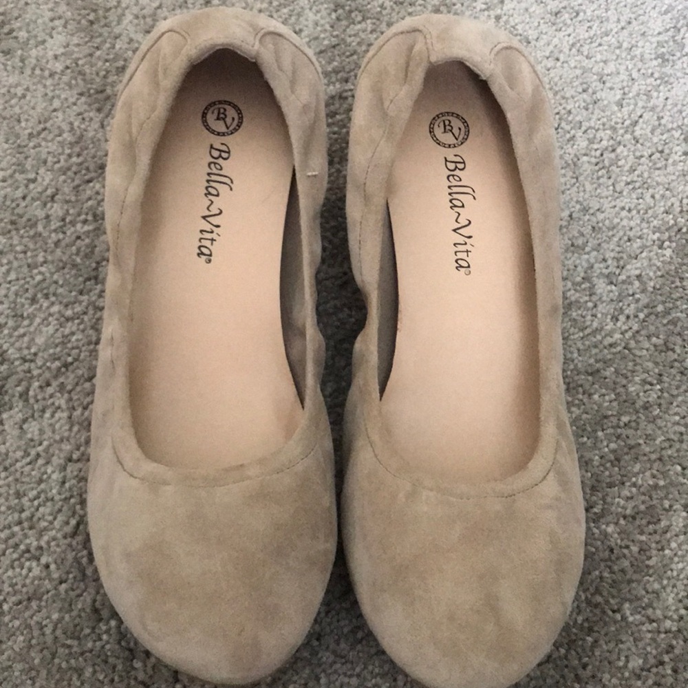 Tan suede pumps